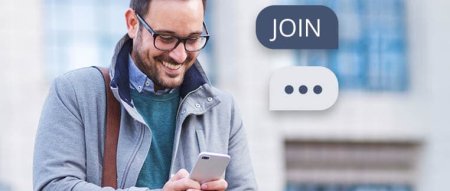 Image of someone joining a text list 